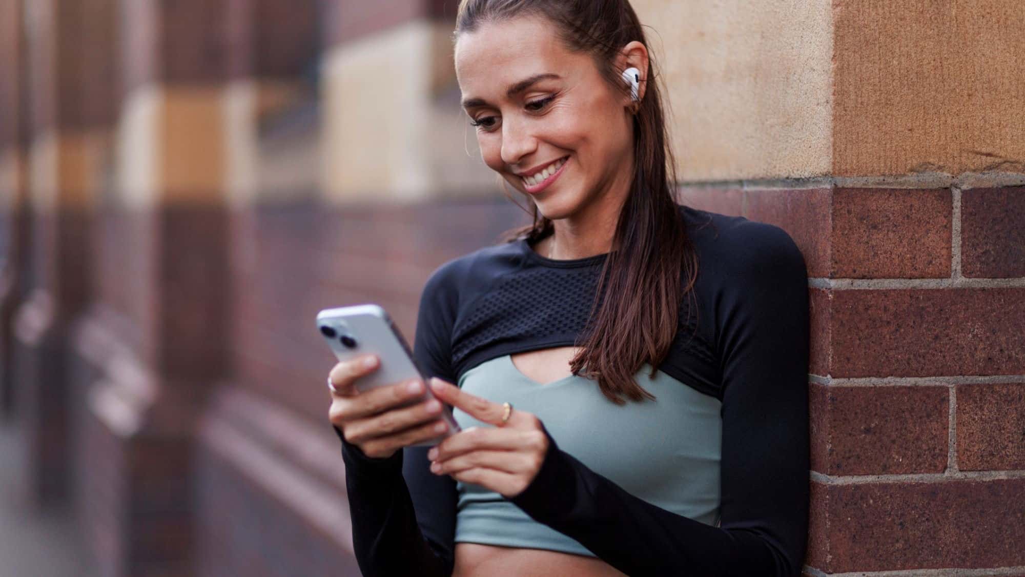 Kopfh-rer-f-r-Sportlerinnen-Diese-6-Bluetooth-In-Ears-f-rs-Workout-halten-wirklich