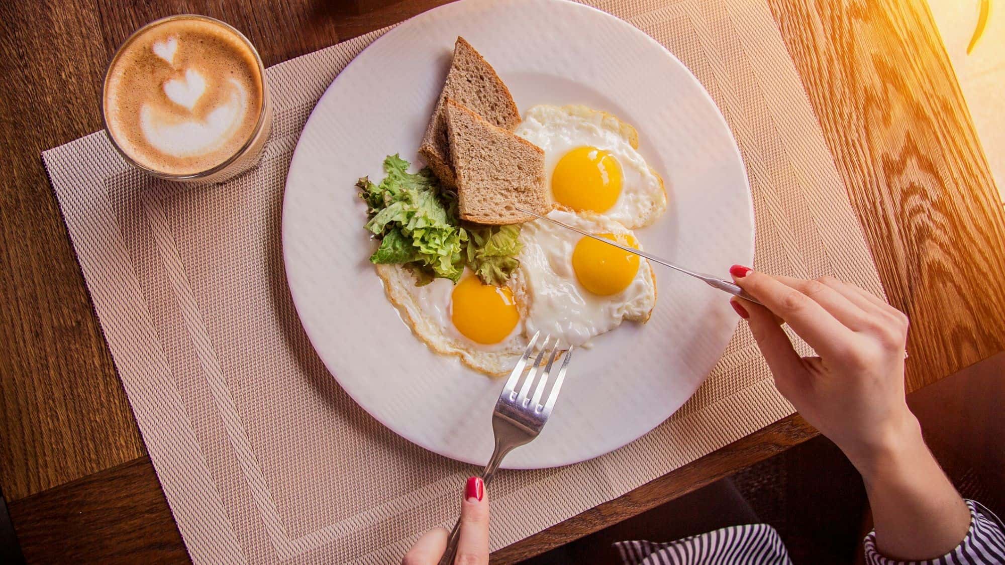 proteinmangel-5-warnsignale-die-zeigen-du-solltest-mehr-protein-essen