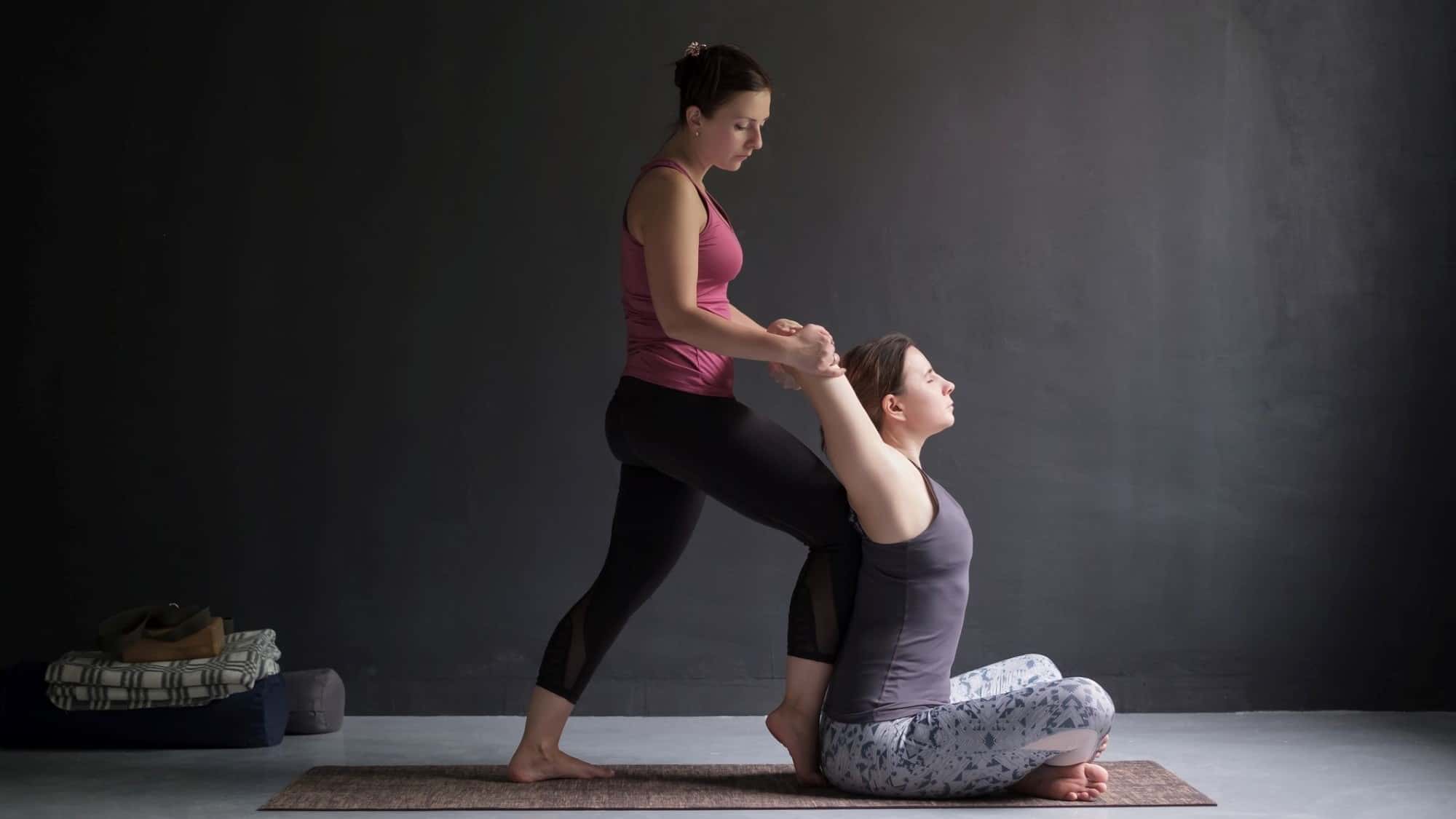 Beweglichkeit-verbessern-So-krass-wirkt-Assisted-Stretching-Gemeinsames-Dehnen-als-neuer-Trend