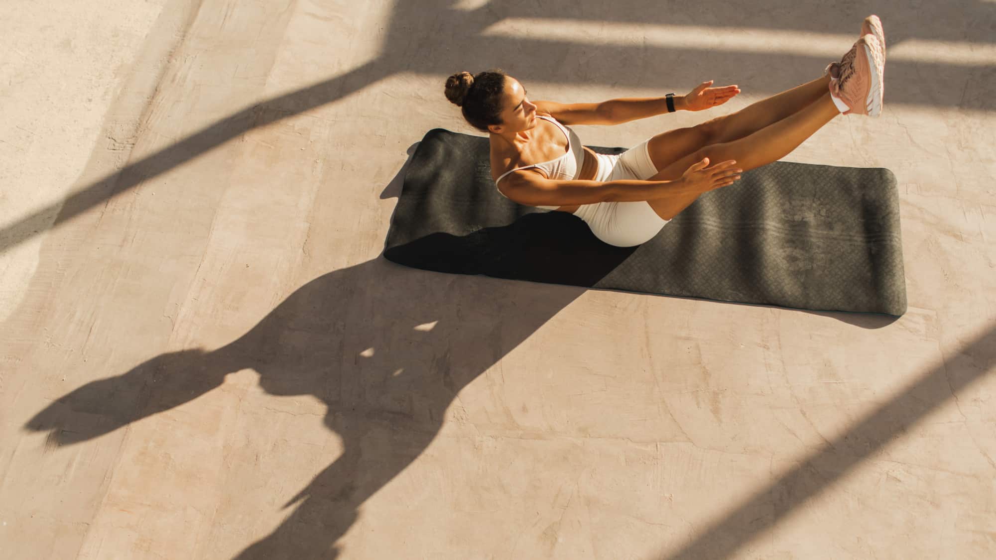 Abs-f-r-Einsteigerinnen-Bauch-bungen-f-r-Anf-ngerinnen-So-startest-du-dein-effektives-Bauchmuskeltraining