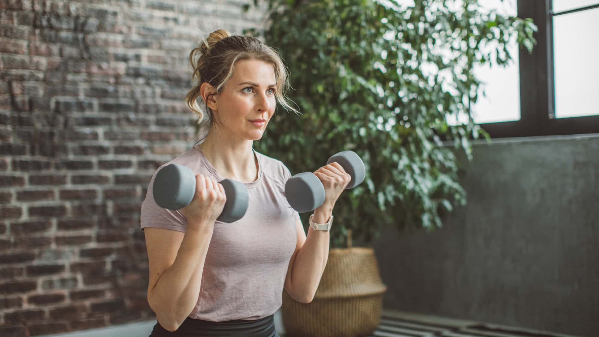 Anti-Aging-Muskeln-Longevity-Warum-Krafttraining-Frauen-jung-h-lt