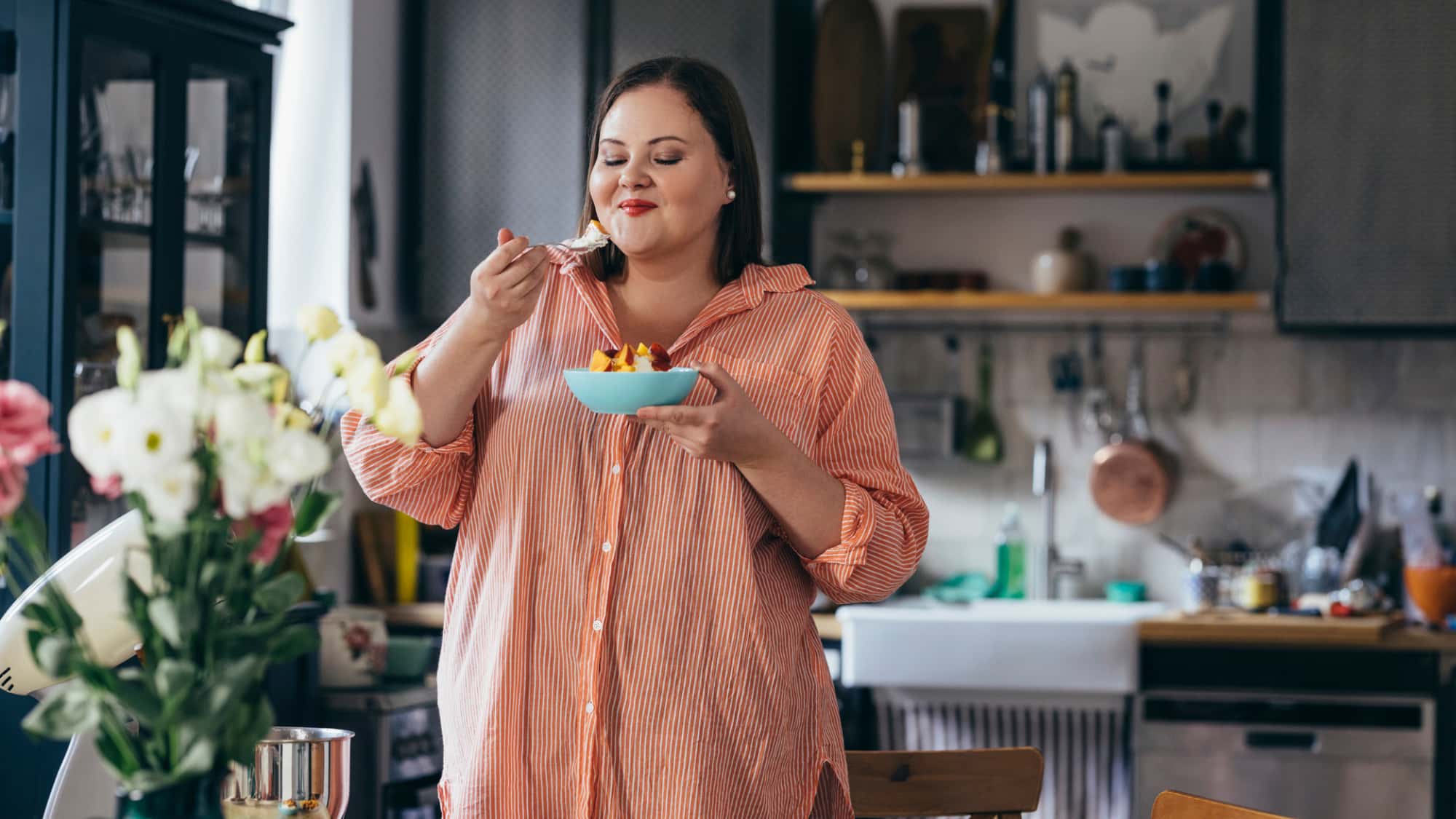 mindful-eating-achtsames-essen-bei-bergewicht-wirkung-auf-essverhalten-und-gewichtsabnahme