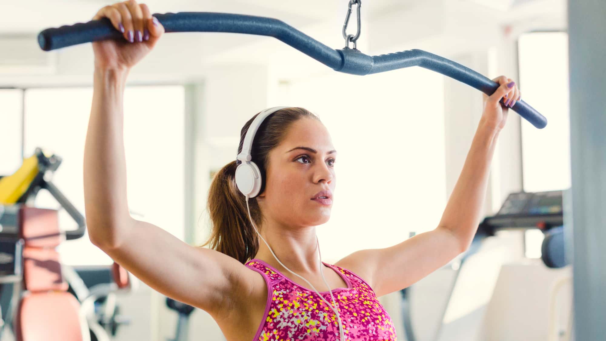 Latzug-Lat-Pulldown-richtig-machen-Definierter-R-cken-und-starke-Arme