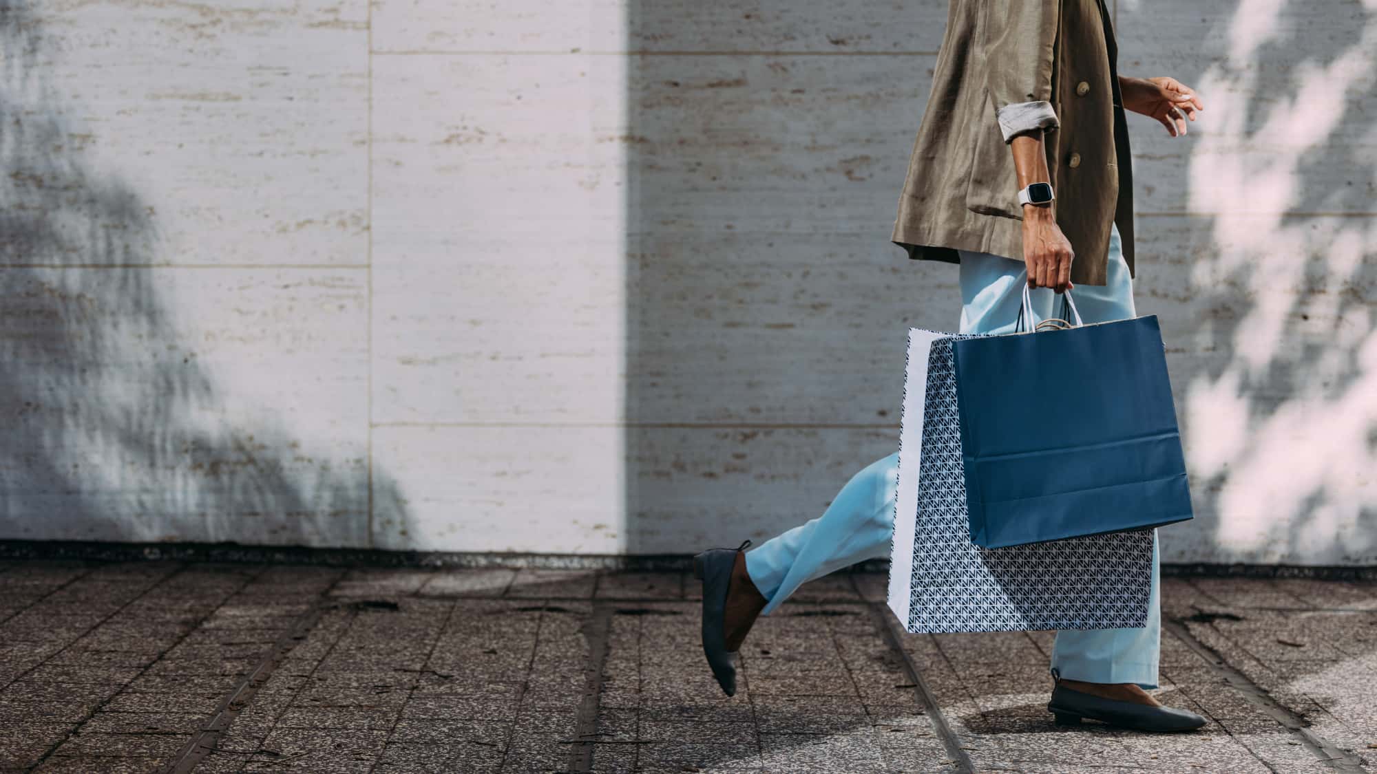 Mode-Basics-2026-Diese-10-Teile-geh-ren-jetzt-in-eine-moderne-Capsule-Wardrobe