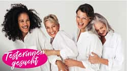 4 Frauen in weiß, die lachen 