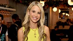 Vogue Williams im gelben Top bei den Podcast Show Arrivals