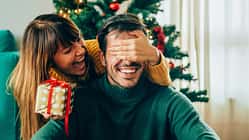 Mit unseren Geschenkideen für Männer wird das nächste Präsent zum Volltreffer.