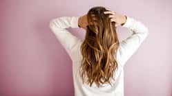Die besten Tipps gegen fettige Haare
