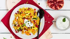 Orientalische Reis-Gemüse-Pfanne mit Kichererbsen und Minzdip