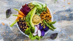 Eine Buddha-Bowl liefert dir viel gesunde Energie