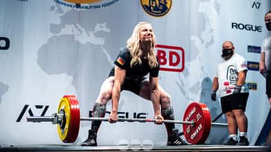 Lea Schreiner ist 5x Deutsche Meisterin im Powerlifting 