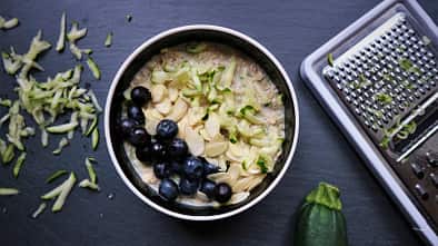 Zucchini-Porridge ist das ideale Frühstück