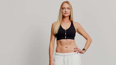 Scarlett Schultze zeigt bauchfrei das Ergebnis ihrer Neustart-Challenge 