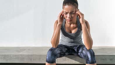 Belastungskopfschmerzen beim Sport treten meist plötzlich und sehr stark auf