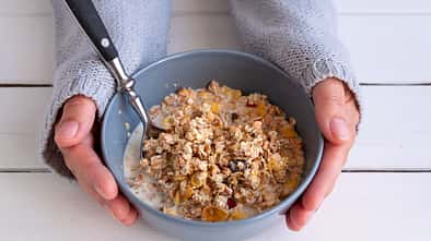 So machst du dein eigenes Proteinmüsli