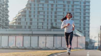 Ist Joggen oder Walken effektiver?