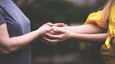 So bittest du um  Hilfe