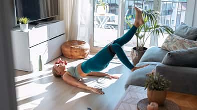 So funktionierst Yoga auf der Couch
