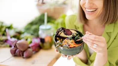 Frau mit Bowl