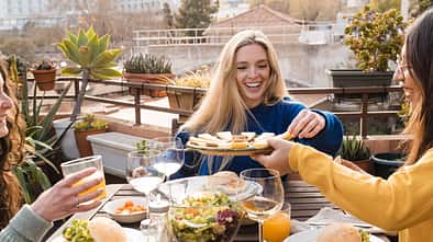 So ernährst du dich gesund auf Reisen
