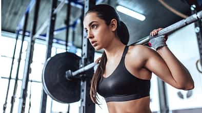 Diese Fehler solltest du bei Kniebeugen vermeiden