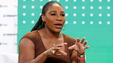 Serena Williams spricht auf der Bühne bei der TechCrunch Disrupt 2022