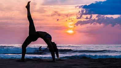 Yoga sur une plage dans les Landes