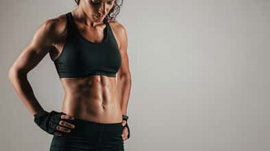 Bauchtraining Workout mit Kurzhanteln