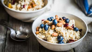 Lecker und einfach: Porridge mit Beeren 