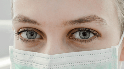 Schlechte Haut durch Maske? Das Hilft!