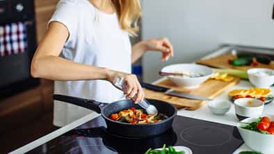 Mit der Low-Carb-Ernährung kannst du schnell und nachhaltig Gewicht verlieren