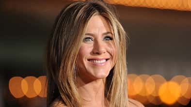 Schauspielerin Jennifer Aniston hat viele Diät- und Fitness-Tipps, m lange jung auszusehen.