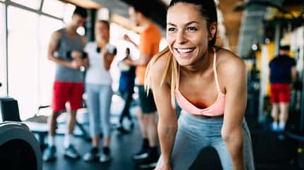 Geschminkte Frau im Gym Geschminkte Frau im Gym