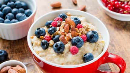 Porridge Nuss Beeren Heidelbeere Blaubeere Mandeln