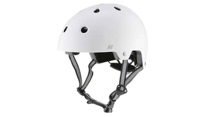 Beim Inlinerfahren ist ein Helm Pflicht. Beim Inlinerfahren ist ein Helm Pflicht.