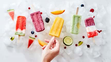 Diese 5 Eis-Rezepte ohne Zucker sorgen jetzt für Abkühlung