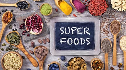 Superfood vs. Local Food: Ring frei für das Food-Duell um die Welt Superfood vs. Local Food: Ring frei für das Food-Duell um die Welt