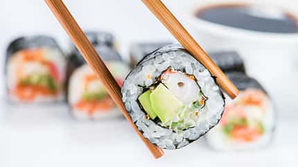 Mit unserer Rollanleitung für Maki-Sushi ist Sushi machen ganz easy Mit unserer Rollanleitung für Maki-Sushi ist Sushi machen ganz easy