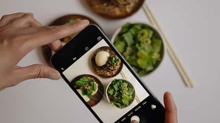 Essen, Mahlzeit, Smartphone, Foto Foto von Mahlzeit