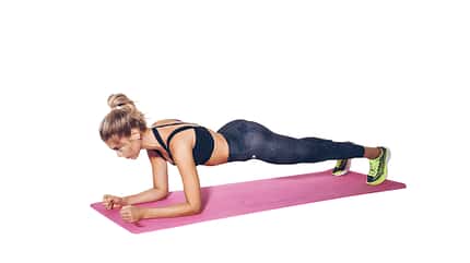 Influencer-Workout Mary Braun macht eine Plank
