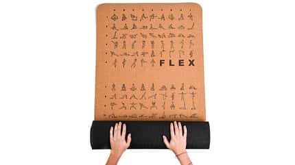 Die perfekte Yogamatte Die MAYOGA® Yogamatte aus Kork inklusive extra Tragegurt als Freisteller