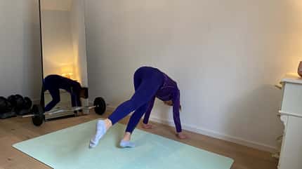 Handstand, Vorübung; Aufschwung, Challenge Redakteurin Martina in der Ausgangsstellung zum Aufschwung