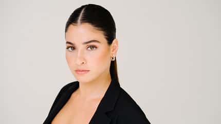 Portrait der Schwimmerin Yusra Mardini, die 2015 aus Syrien nach Deutschland flüchtete Portrait der Schwimmerin Yusra Mardini, die 2015 aus Syrien nach Deutschland flüchtete