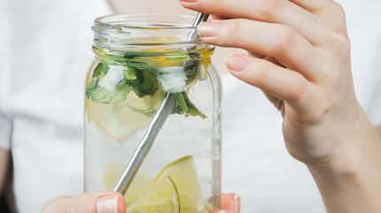 Wasser mit Früchten Wasser mit Früchten