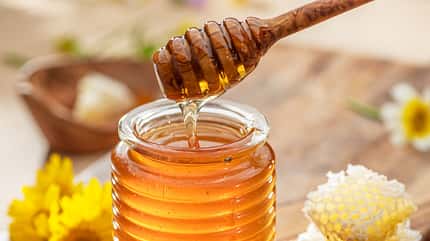 antimicrobial,bee,yellow,honey dipper,summer,gold,spring,sweet f Natural,Organic,Honey,In,Glass,Jar,,Honey,Dipper,And,Honeycombs