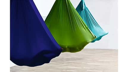 Das AerialX Yoga-Tuch ist in 3 Farben erhältlich.