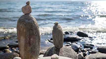 Steine stapeln am See Steine stapeln am See