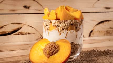 tray,yogurt,color,fruit,snack,yellow,oatmeal,wholegrain,bow,spoo Healthy,Breakfast,-,Yogurt,With,Fresh,Peach,And,Muesli,Served