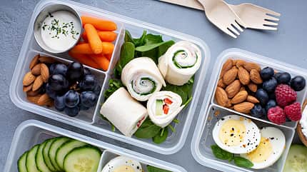 So ernährst du dich gesund auf Reisen