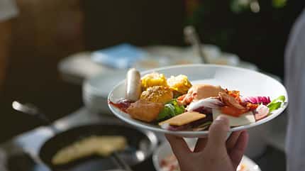 So ernährst du dich gesund auf Reisen